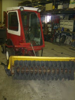 Toro 327 groundsmaster/broom/grass seeder/parts machine