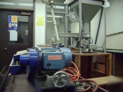 Wilfley concentrating table & eriez volumatic feeder 