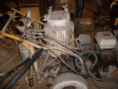  kelly creswell striping machine 5.5 hp honda as is