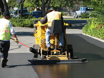2002 blaw knox-ingersol rand asphalt squeegee machine. 