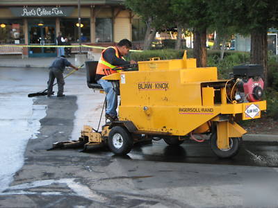 2002 blaw knox-ingersol rand asphalt squeegee machine. 