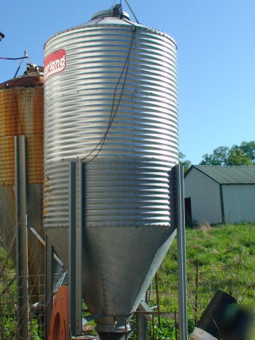 Gsi bulk feed bin 7' diameter 2 rings