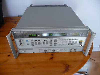 Hp agilent 8657B 2.06GHZ signal generator option 022