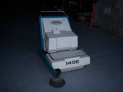 New tennant sweeper vacuum model 140E batteries low hrs