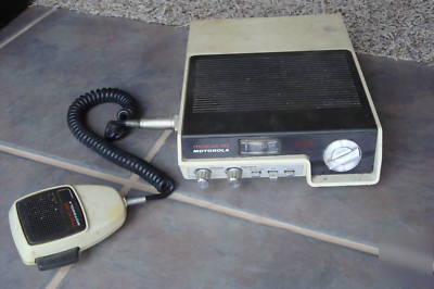 Vtg motorola mocat 40 channel cb radio w/ microphone