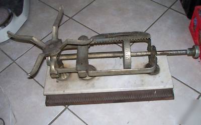 Antique 1903 the micrometer drug store scale. 