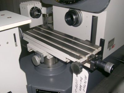 Mitutoyo ph 350 horizontal bench top optical comparator