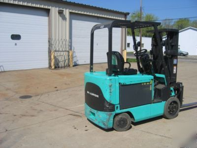 2004 electric forklift very clean with low hours 