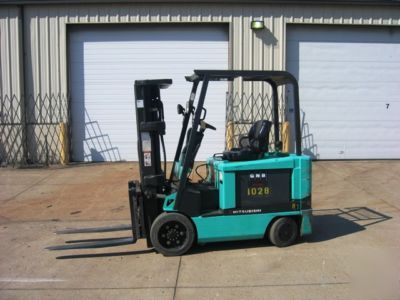 2004 electric forklift very clean with low hours 