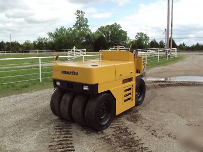 Komatsu JW33-2 tire roller **great condition** 