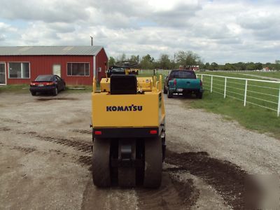 Komatsu JW33-2 tire roller **great condition** 