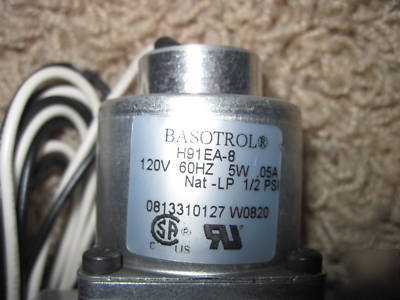 New basotrol baso automatic gas valve H91EA-8 120V 60HZ 