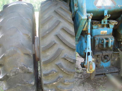 Ford 9600, dual wheel, cab with a/c tractor 