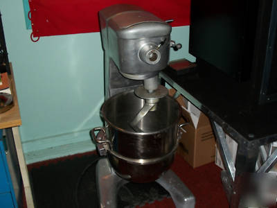 Hobart 30 qt dough mixer with bowl & hook single phase