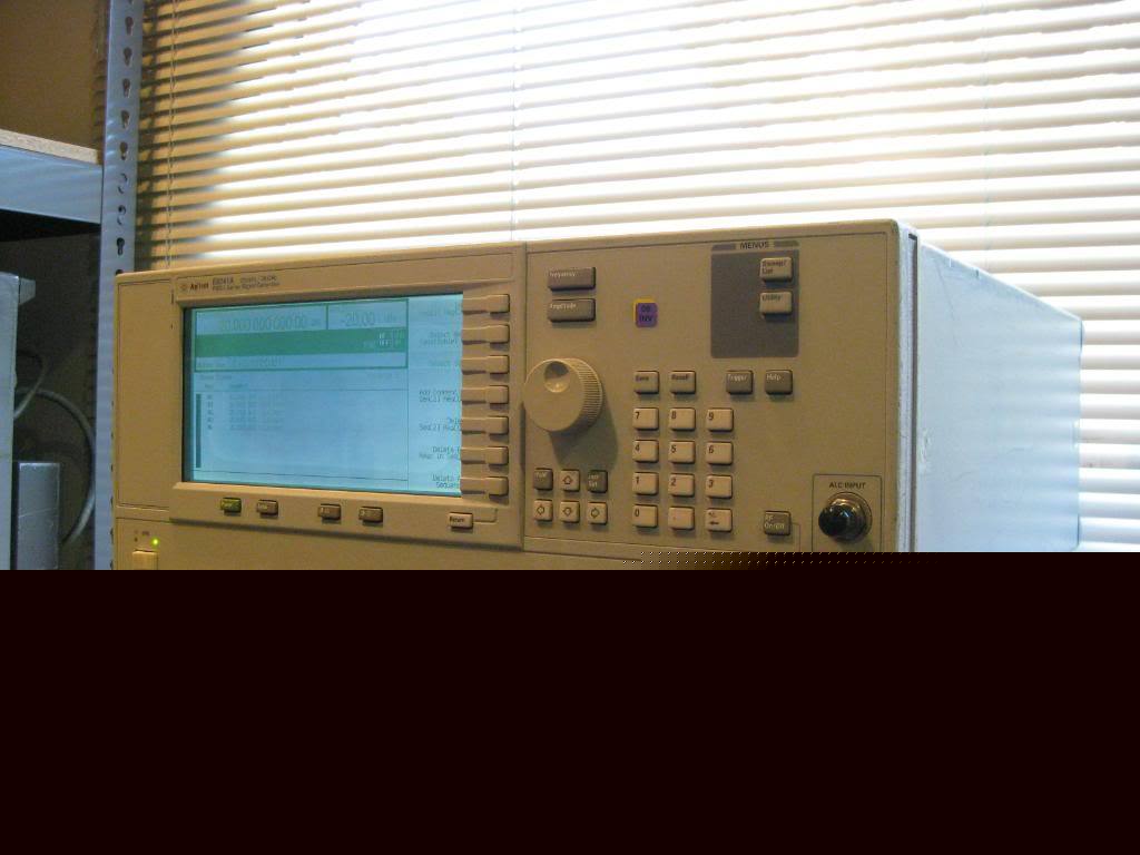 Hp / agilent E8241A 20 ghz microwave signal generator