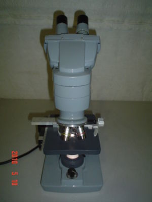 American optical lighted microscope w/dust cover #4 umc