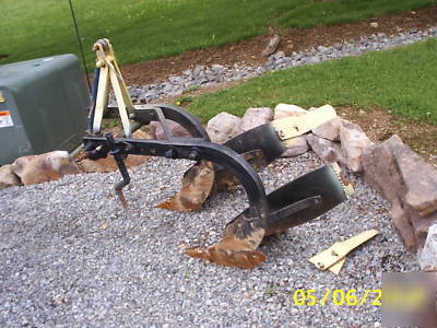 1945 ford 2N tractor w/3 pt hitch, pto,+ extras 