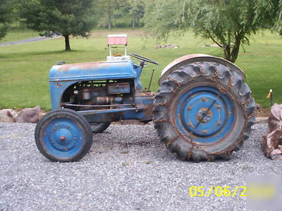 1945 ford 2N tractor w/3 pt hitch, pto,+ extras 