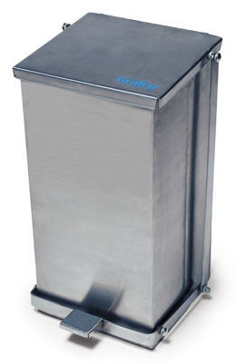 Stainless steel step-on waste receptacle 32 qt (8 gal) 