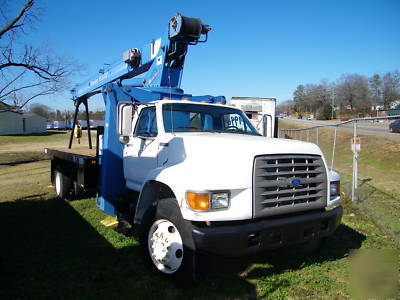 1996 ford F800 flatbed/manitex 17 ton model 3068 crane