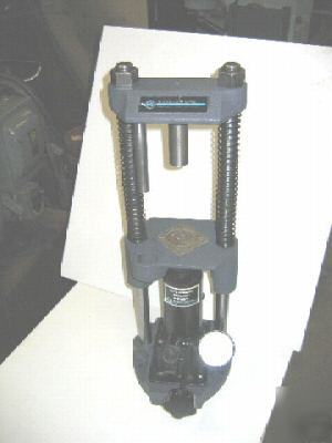 Buehler model 20-1310 mount specimen mounting press