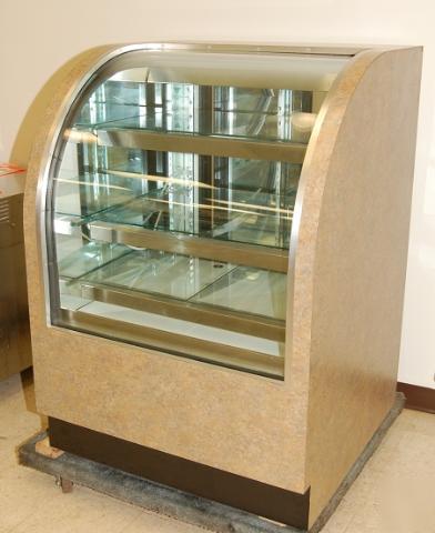 Hussman refrigerated bakery case, 3 shelves, 36