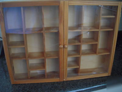 Miniature collectible display cabinet