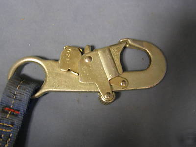 Dbi sala 3103020 heavy-duty retractable safety harness