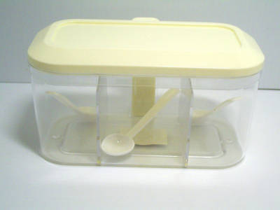 Plastic condiment container storage with 3 spoons