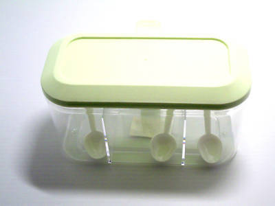 Plastic condiment container storage with 3 spoons