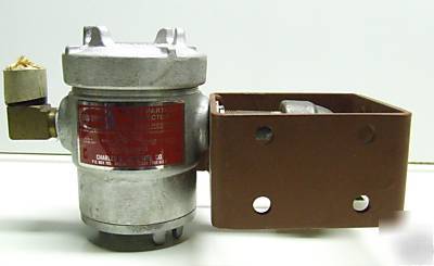 Metal particle detector grid switch metal wear detector
