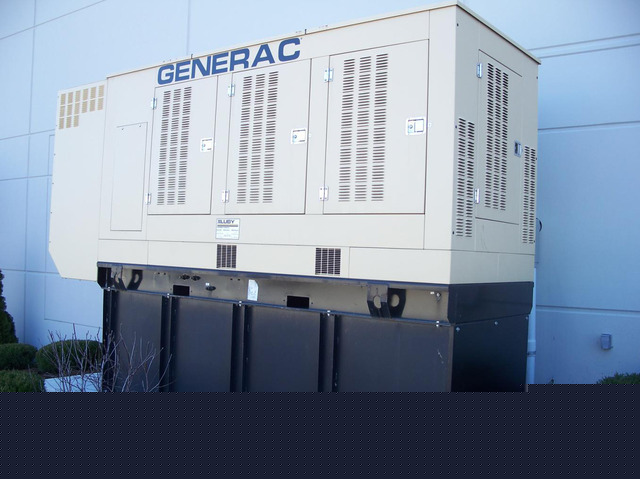 Generac 375KW SD375 diesel generator 800 amp ats 83 hrs