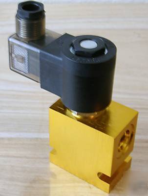 Hydraulic solenoid valve 3 way 3000 psi #6 sae ports
