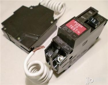 New ge THQL1115GF gfci 15 amp 120V 1 pole plugin gfi cb