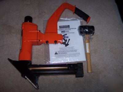 Floor nailer 3-in-1 pneumatic cleat and staple 