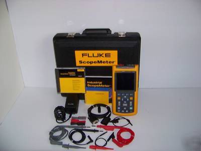 Fluke 123/003S scopemeter w/SCC120 kit: mfg: 02-may-07