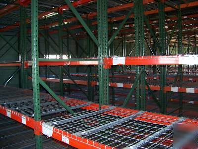 Large lot warehouse pallet racking beams wâ€‹ire decking