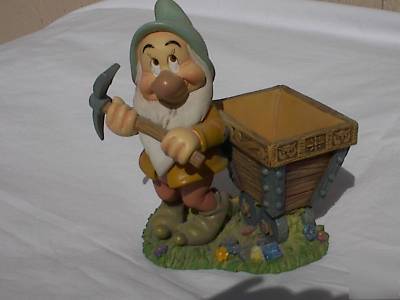 Disney snow white seven dwarfs desk paperclip holder