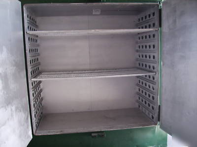 Used grieves batch oven 5.5 ft w x 5.5 ft ht x 2.5 ft d