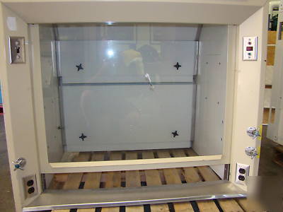 Hanson laboratory chemical fume hood 47