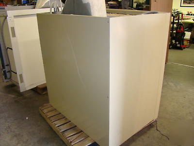 Hanson laboratory chemical fume hood 47