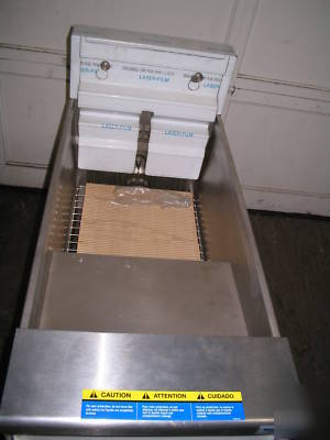 New pitco 50LB. fryer w/castors and s/s tank 