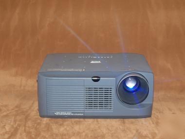 Sharp vision lcd digital multimedia projector xg-E690U