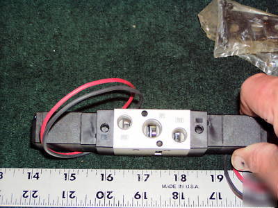 New smc VF3230-5G-02 double solenoid valve 24VDC 