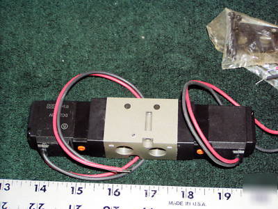 New smc VF3230-5G-02 double solenoid valve 24VDC 