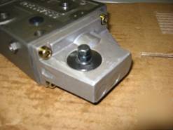 New - sauer danfoss load beam valve 244C03496