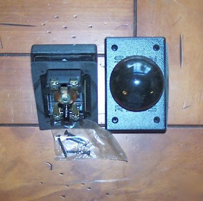 New rees 00662-001 palm button, 2-1/4