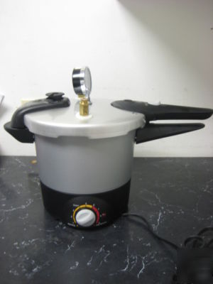 Heavy duty 4 qt pressure pot w/heater