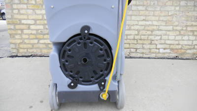 Cleaning machine-advance reel cleaner