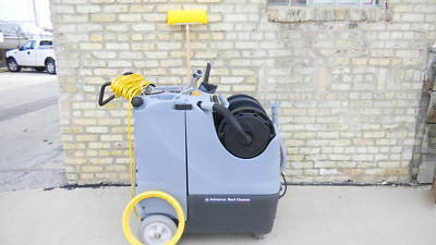 Cleaning machine-advance reel cleaner